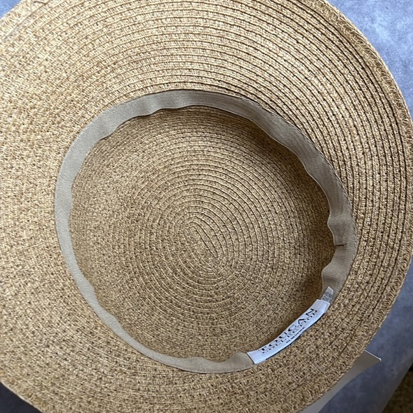 NWT - Toucan Collection New York Straw Cloche Hat with Red Hatband and Bow - Picture 6 of 7